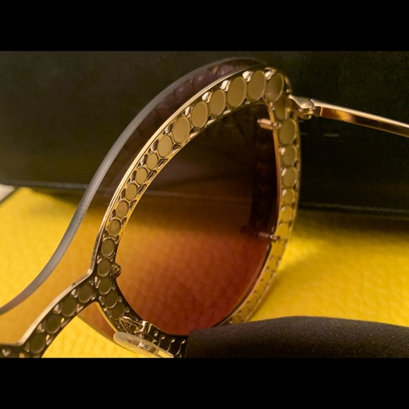 CHANEL Pearl Butterfly Sunglasses 4236-H Brown - Picture 5 of 7